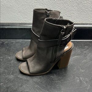 Women's Gray Ankle Boots